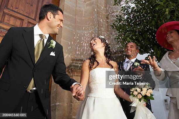 bride and groom holding hands, surrounded by falling confetti,laughing - mother and daughter smoking stock-fotos und bilder