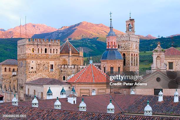 spain, extremadura, guadalupe, guadalupe monastery - comunidad autónoma de extremadura fotografías e imágenes de stock