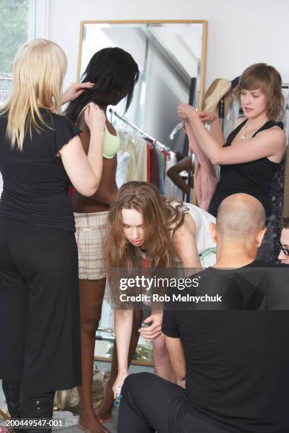 Backstage Modèle Model Girls Backstage Photos et images de collection - Getty Images