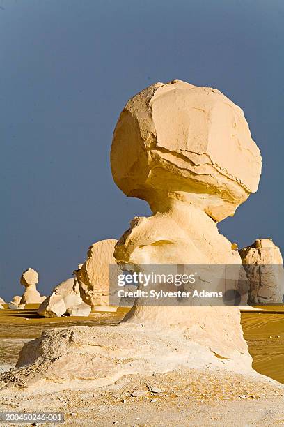 egypt, white desert near farafra oasis, rock formations - white desert stock pictures, royalty-free photos & images