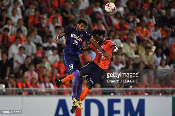Patric of Sanfrecce Hiroshima and Caue of Omiya Ardija compete for the ball during the J.League J1 match between Omiya Ardija and Sanfrecce Hiroshima...