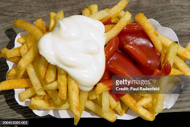 close-up of chips with mayonnaise and ketchup - mayonnaise stock-fotos und bilder