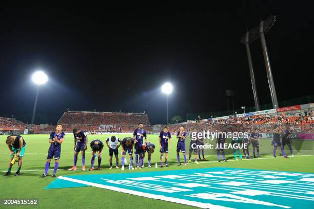 Sanfrecce Hiroshima players applaud fans after the 1-1 draw in the J.League J1 match between Omiya Ardija and Sanfrecce Hiroshima at NACK5 Stadium...