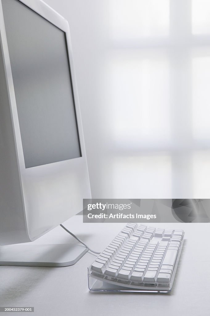 White Desktop Computer Side View High-Res Stock Photo - Getty Images