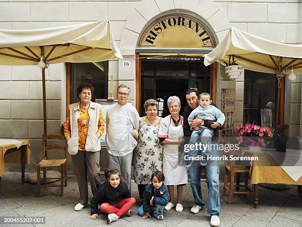 multi-generational family outside restaurant, portrait - tante photos photos et images de collection