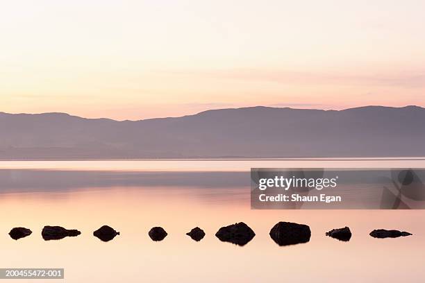 ireland, ulster, county donegal, mulroy bay, stepping stones, dusk - stepping stones stockfoto's en -beelden