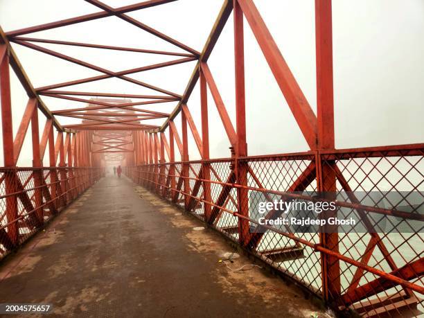 iron footbridge on the ganges river in haridwar india - chain bridge suspension bridge stock pictures, royalty-free photos & images