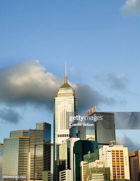 china, hong kong, skyline featuring central plaza, dusk - central plaza hong kong stock-fotos und bilder