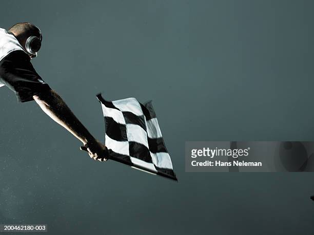 racing official waving checkered flag - desporto motorizado imagens e fotografias de stock