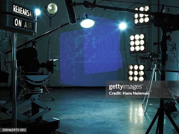 tv studio set - tv studio stockfoto's en -beelden