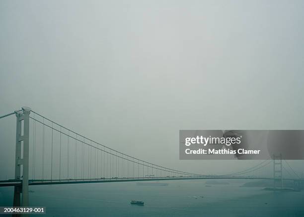 people's republic of china, hong kong, tsing ma bridge in haze - tsing ma bridge stock-fotos und bilder
