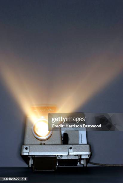 beams of light from slide projector - diaprojektor stock-fotos und bilder