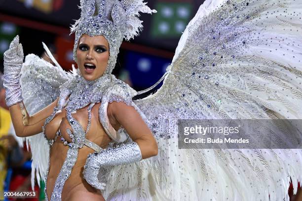 Rafa Kalimann performs during the Imperatriz Leopoldinense parade in 2024 Carnival parades at Sapucai Sambodrome on February 11, 2024 in Rio de...