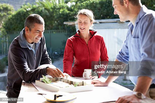 Scale Discussion 380 3 Point Scale Stock Photos, High-Res Pictures, and Images - Getty ...