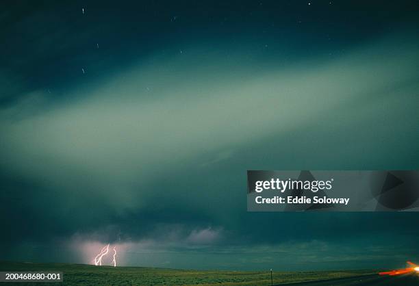 usa, wyoming, lightning bolts over plains, dusk - 1992 - fotografias e filmes do acervo