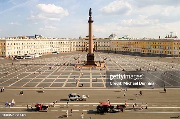 russia, st petersburg, palace square and alexander column - st petersburg stockfoto's en -beelden