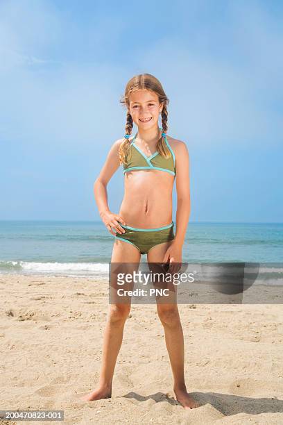 9.267 fotos e imágenes de Preteen Girl Swimsuit Getty Images