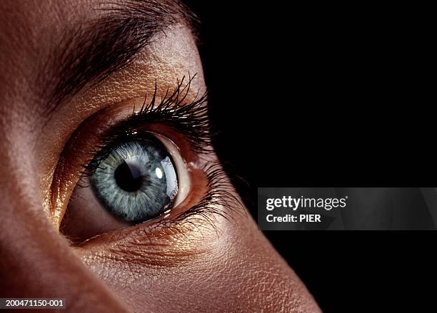 young woman, close-up of eye - menschliches auge stock-fotos und bilder