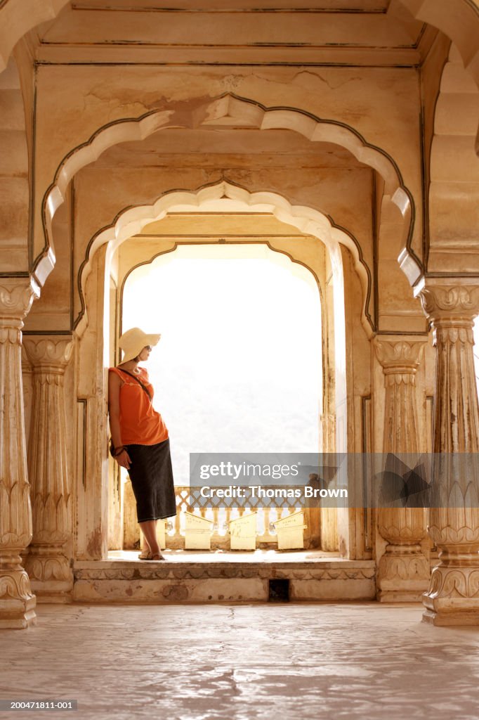 India, Rajasthan, Amber Fort, woman standing on palace balcony