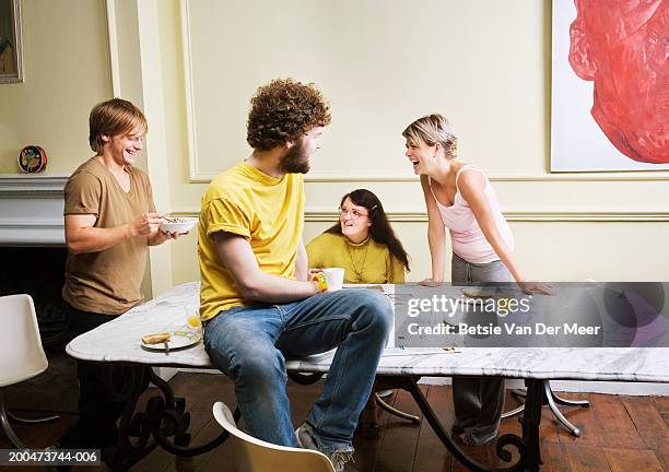 four friends by table - compagno di appartamento foto e immagini stock