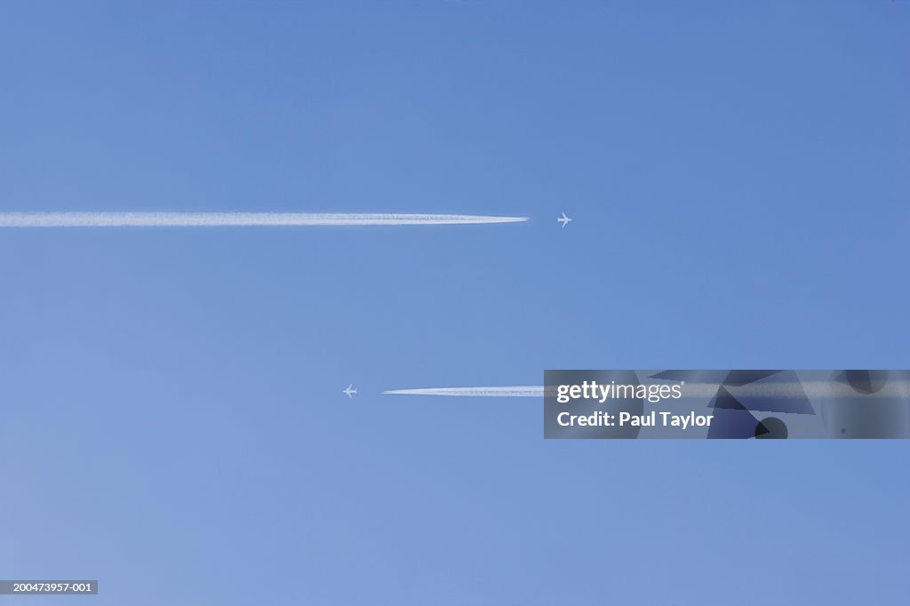 Jets vapour trails flying past each other (Digital Enhancement)