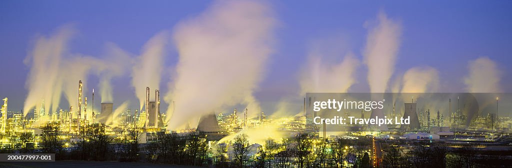 Scotland, Grangemouth Petro chemical plant, dusk