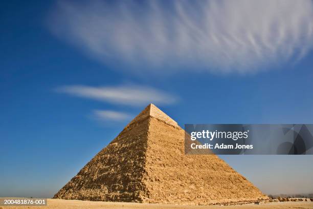 egypt, giza, pyramid of chephren - piramide foto e immagini stock