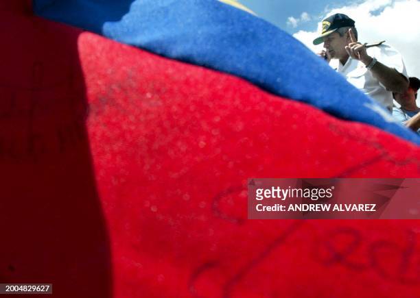 The contraalmirante Daniel Comiso, delivers a speech in the "Altamira" public square located in the east of Caracas 06 November 2002. The mediation...