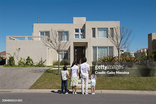 parents and children (7-11) looking at new home, rear view - center street elementary stock pictures, royalty-free photos & images