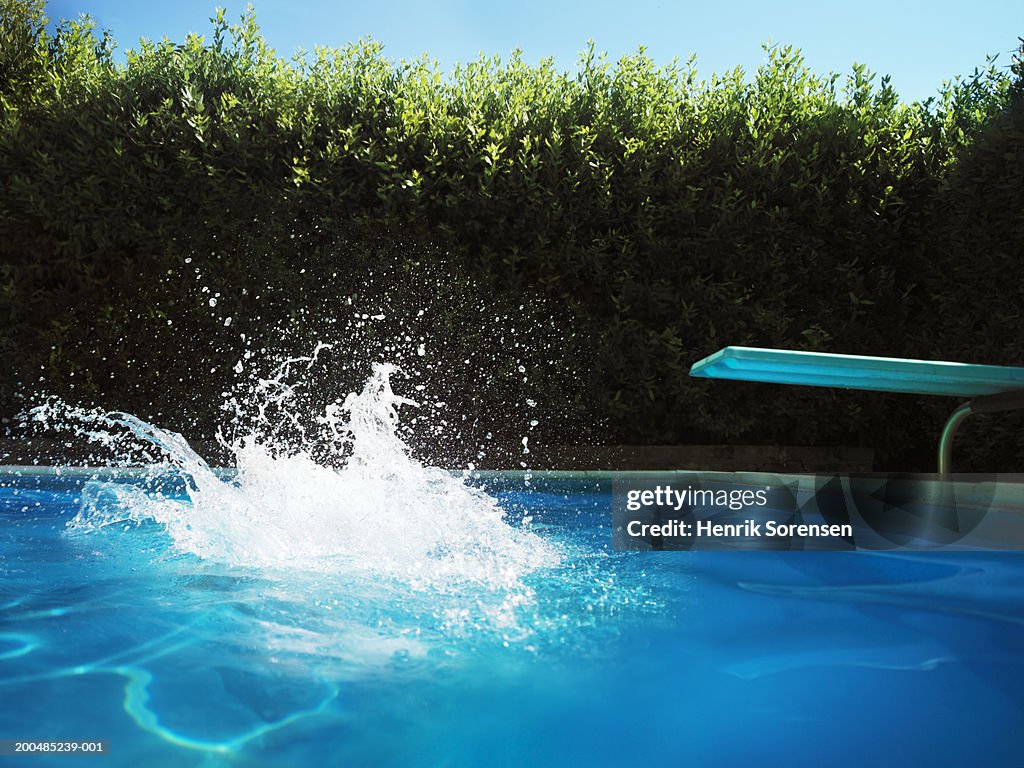 Splas Pool Big Splash In Swimming Pool High-Res Stock Photo - Getty Images