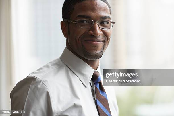 young businessman smiling - overhemd en stropdas stockfoto's en -beelden