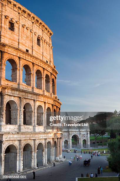 italy, rome, the colosseum, sunset - rom kolosseum stock-fotos und bilder