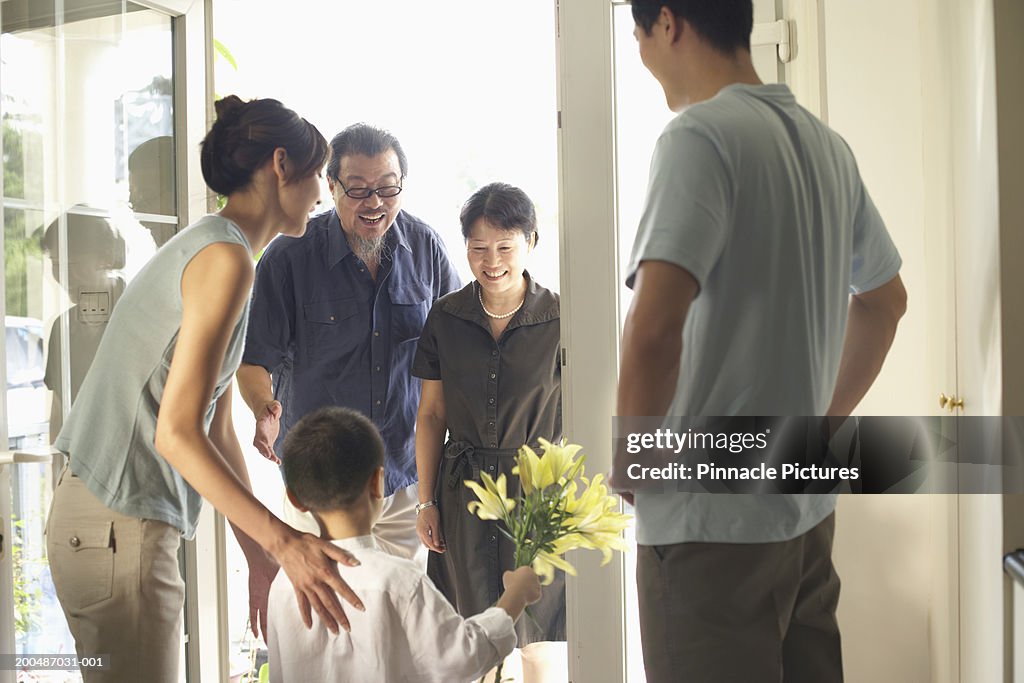 Grandson (4-5) meeting grandparents at door