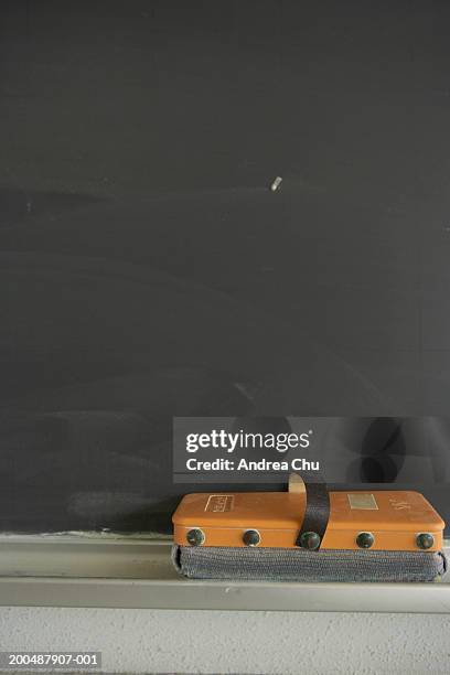 blackboard and eraser - chalkboard eraser stockfoto's en -beelden