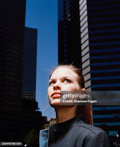 businesswoman outdoors, looking up - business woman looking up stock pictures, royalty-free photos & images