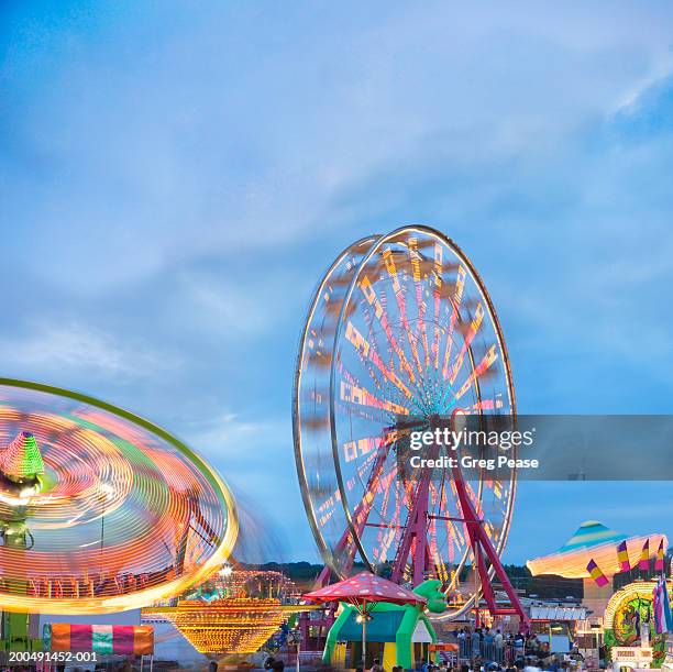 usa, maryland, timonium, midway of maryland state fair, dusk - theme park ride stock pictures, royalty-free photos & images