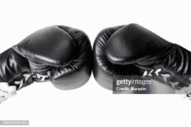 boxer pressing gloves together, close-up of gloves - boxing glove 個照片及圖片檔