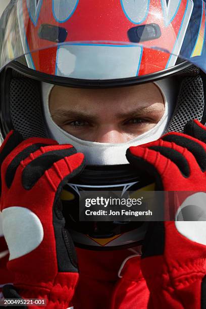 race car driver wearing helmet, close-up, portrait - pilota di auto da corsa foto e immagini stock