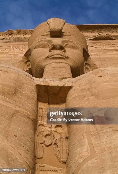 egypt, nubia, abu-simbel, rameses ii statue, low angle view - nubia stockfoto's en -beelden