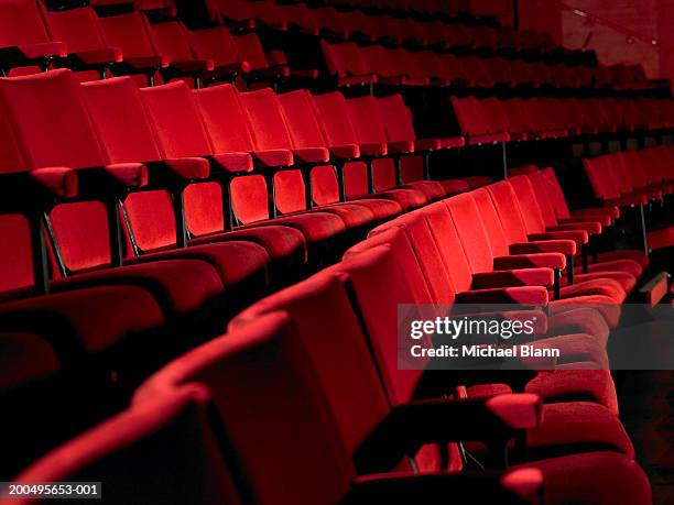 rows of empty red cinema seats - kinosaal stock-fotos und bilder