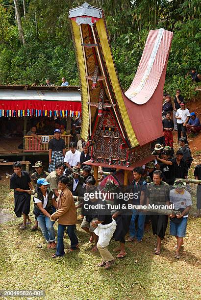 indonesia, sulawesi, tana toraja, funeral ceremony - toraja stock-fotos und bilder