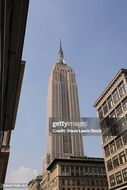 usa, new york, new york city, empire state building, low angle view - day lewis imagens e fotografias de stock