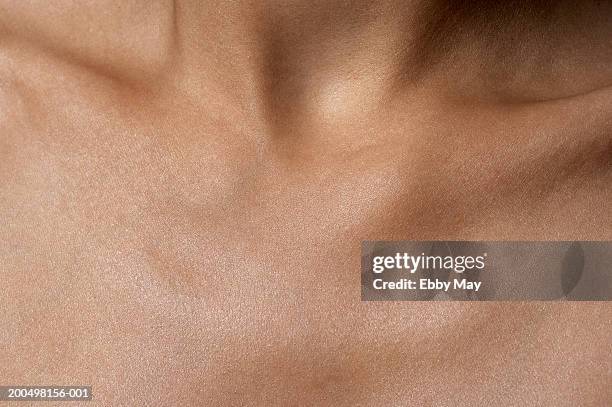 decollete of woman, close up - texture lin stock-fotos und bilder