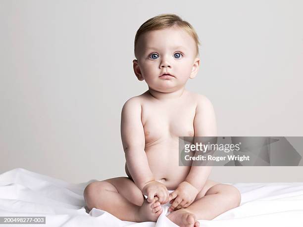 baby boy (6-9 months) sitting, portrait - one baby boy only fotografías e imágenes de stock