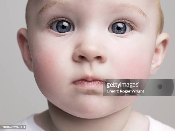 baby girl (6-9 months), close-up - surprise face kid stock-fotos und bilder