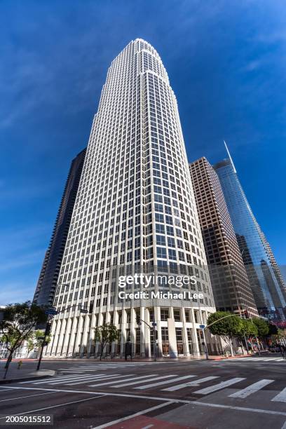 office towers in downtown los angeles - 777 tower - fotografias e filmes do acervo