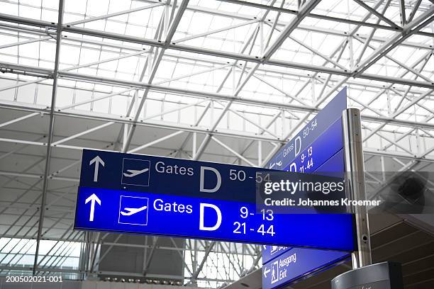 germany, frankfurt, gate signs at airport - buchstabe d stock-fotos und bilder