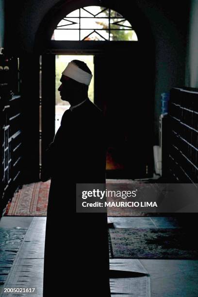 Sheik in the muslim community in Sao Paulo speaks during mass 21 September 2001 in Sao Paulo, Brazil. Un jeque de la comunidad musulmana de Sao...