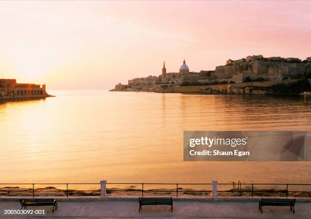 europe, malta, valletta, harbour at sunset - valletta stock pictures, royalty-free photos & images