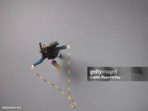 girl (8-10) jumping rope, overhead view - jump rope stockfoto's en -beelden